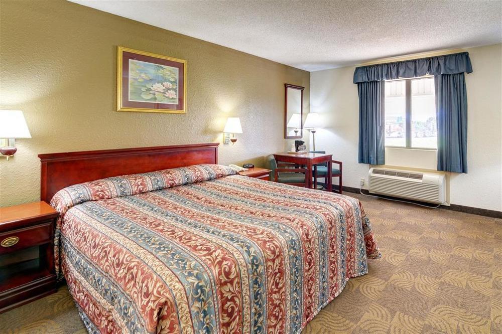 Regency Inn & Suites Biloxi Room photo